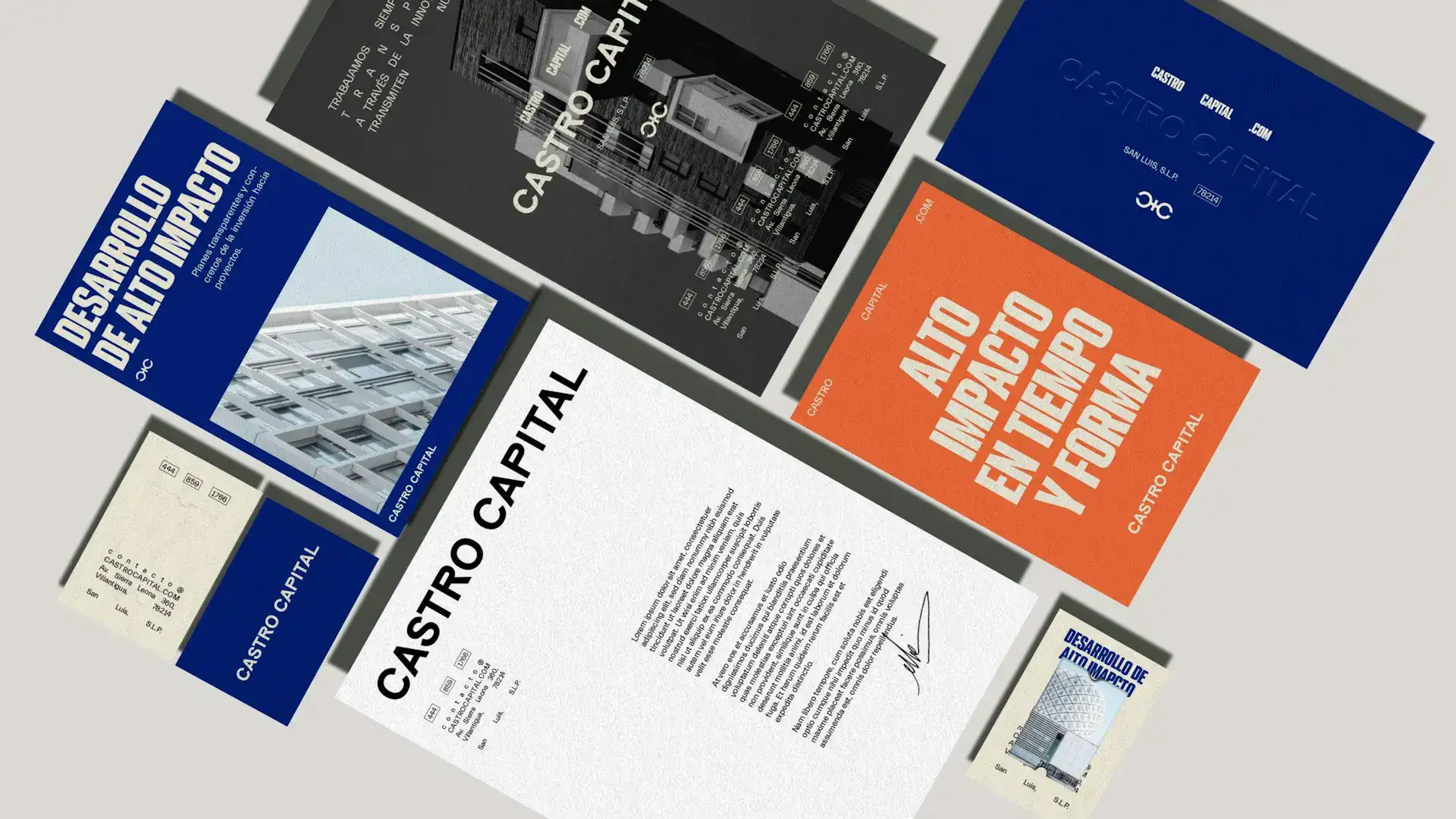 een reeks gedrukte brochures